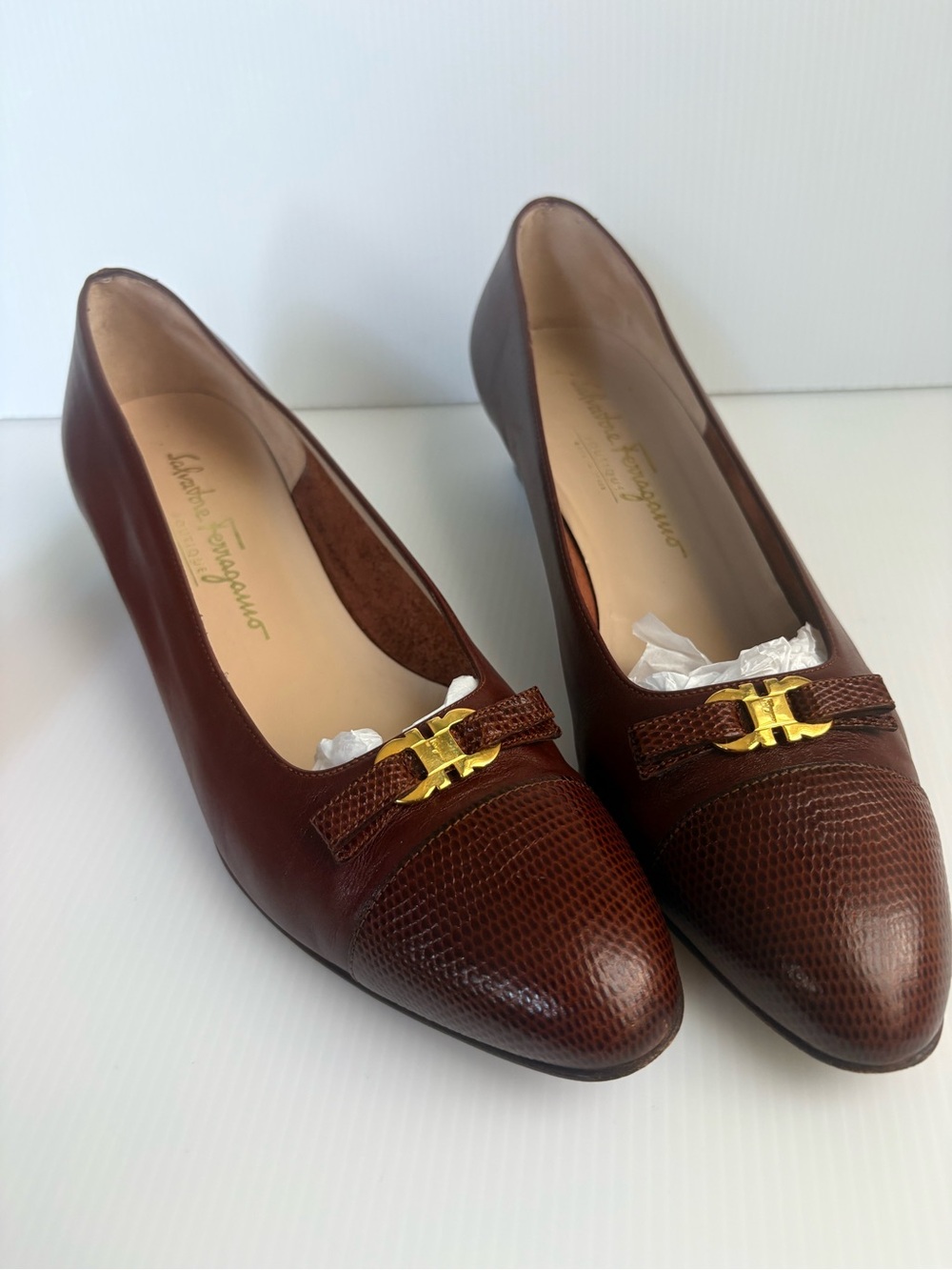 Salvatore Ferragamo Vara Bow Accent Leather Pumps 9.5B Burgundy Brown